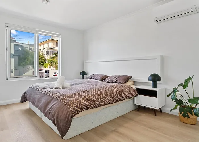 Modern, Central Apartment Footsteps To Salamanca